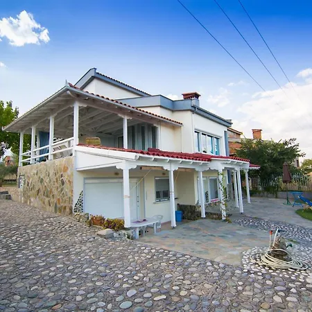 Oikia Mpaki Holiday home *